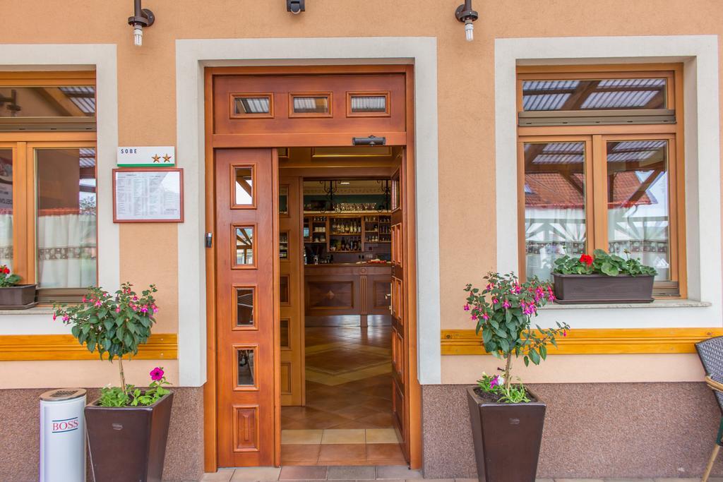 Guesthouse Beno Starse Bagian luar foto